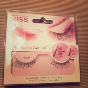 kiss Looks So Natural Eyelashes